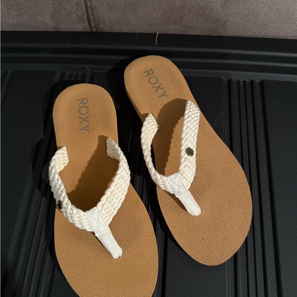 Roxy Tan and Cream Flip Flops